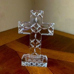 Crystal cross